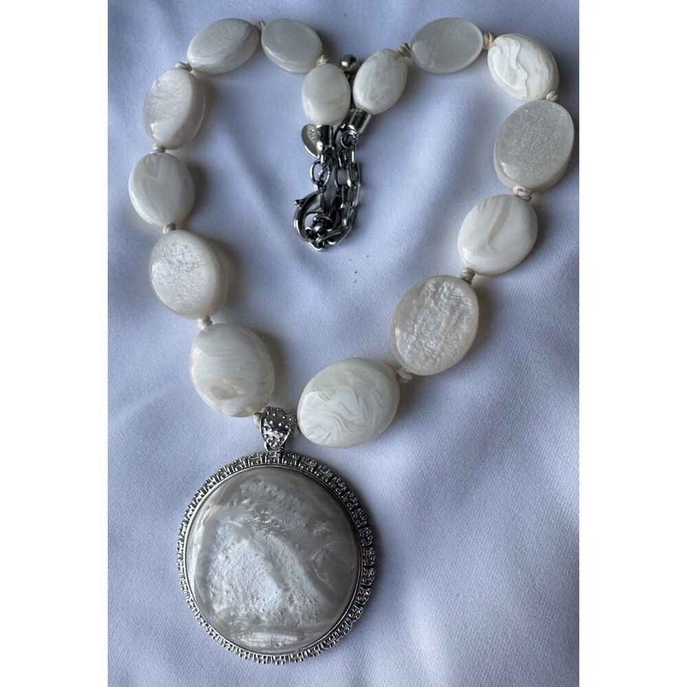 Chicos White Beaded Pendant Necklace Oversized Mother Of Pearl Statement - Picture 5 of 8